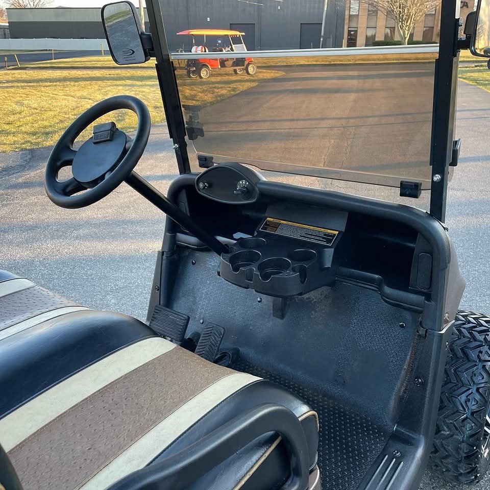 E-Z-GO RXV 48V Electric Golf Cart