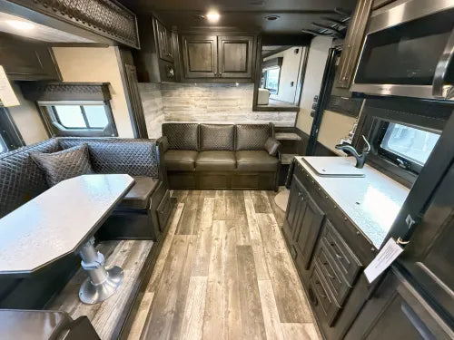 6-Horse Gooseneck Trailer