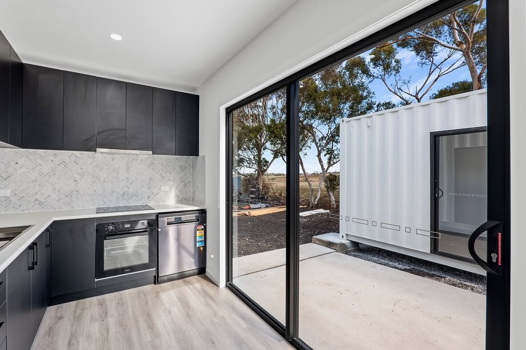 12m / 40ft Converted Container Home / Office