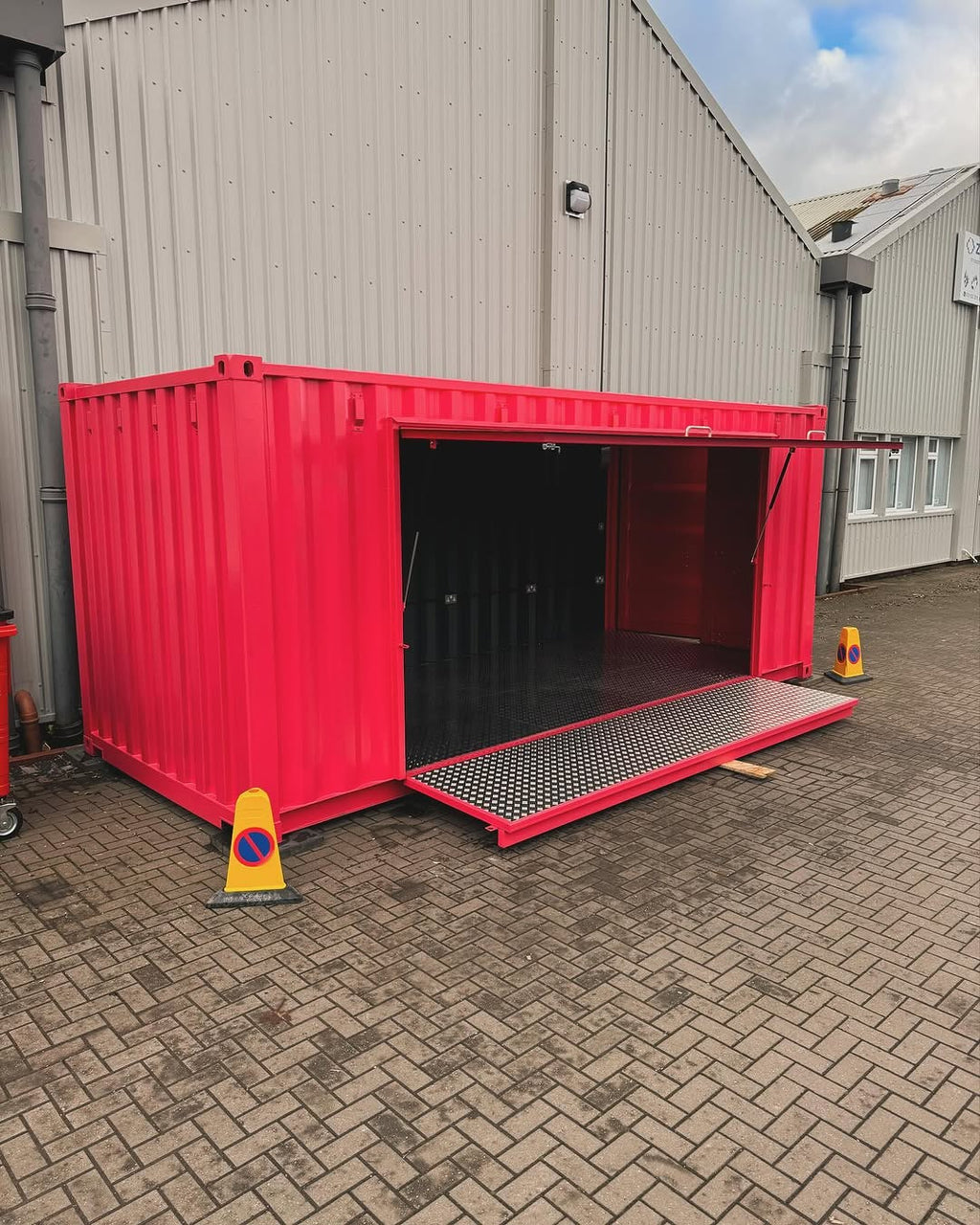 20ft (6m) Pop-Up Display Container | Exhibition & Retail Container
