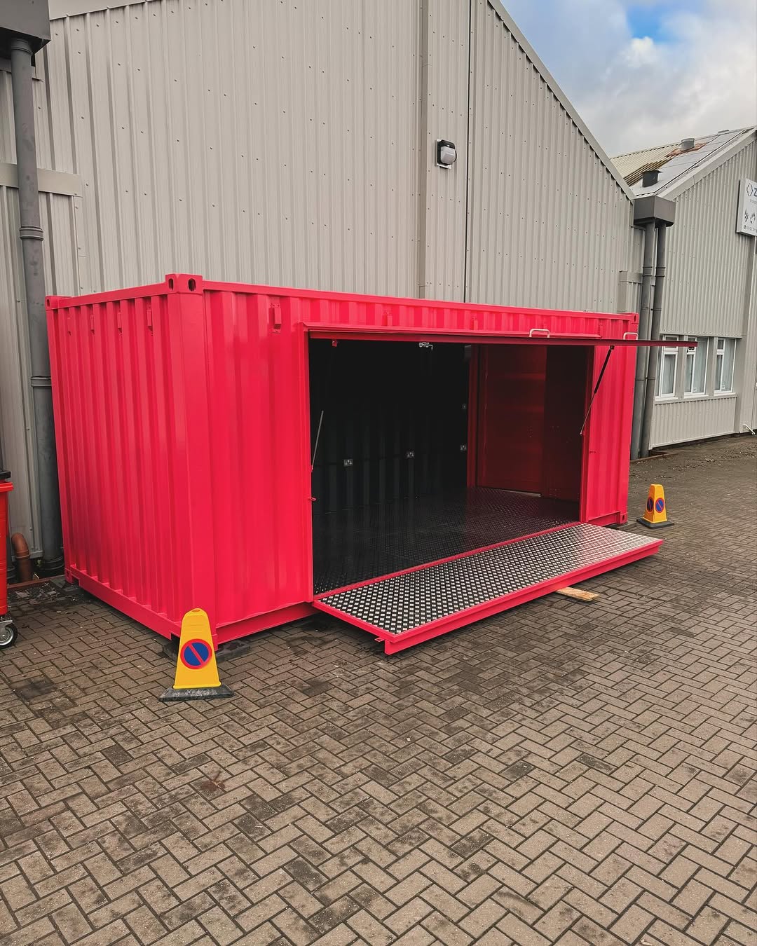 20ft (6m) Pop-Up Display Container | Exhibition & Retail Container