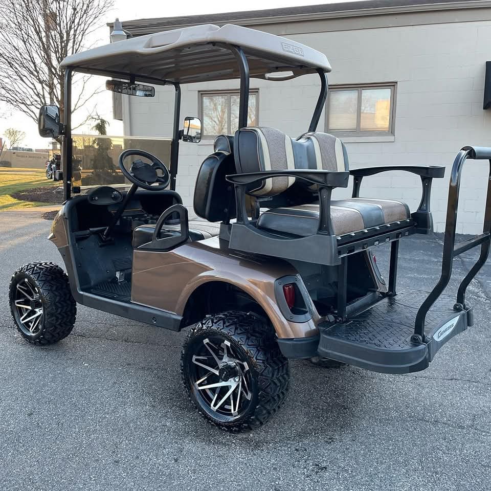 E-Z-GO RXV 48V Electric Golf Cart