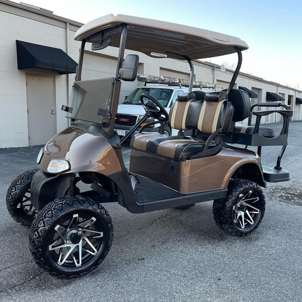 E-Z-GO RXV 48V Electric Golf Cart