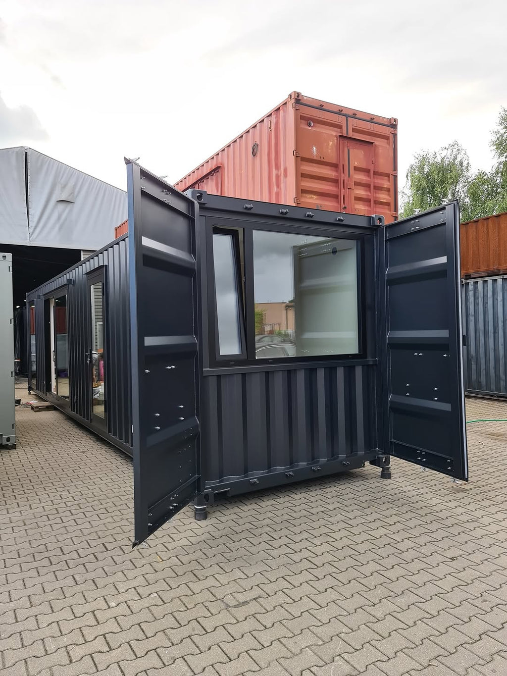 Modern Glass-Front Container Office / Studio
