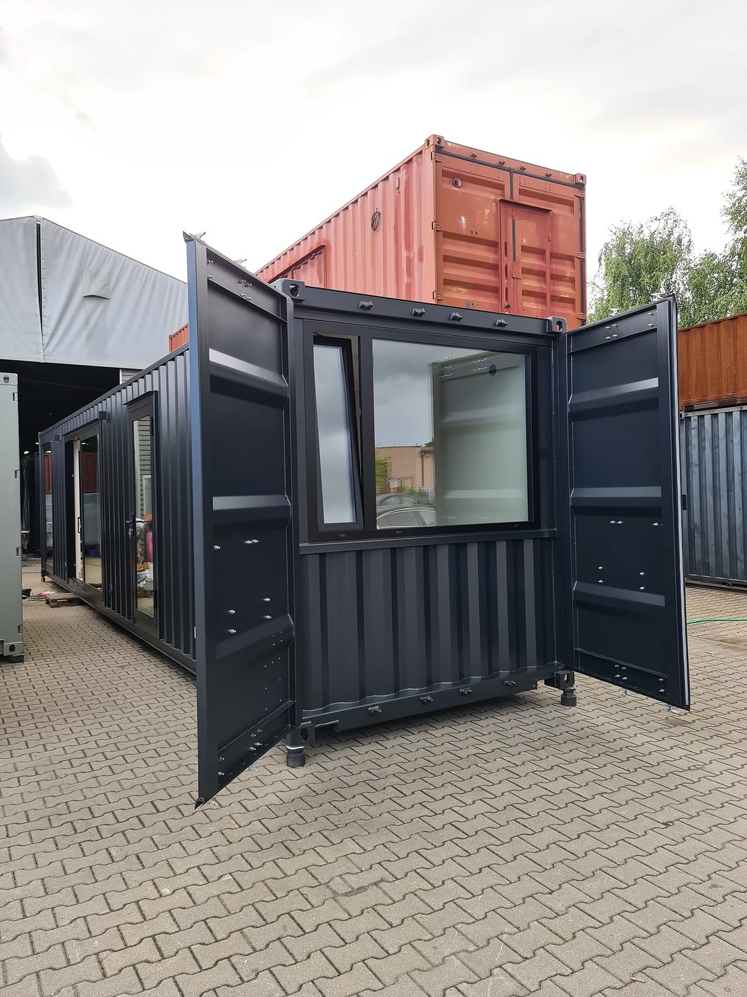 Modern Glass-Front Container Office / Studio