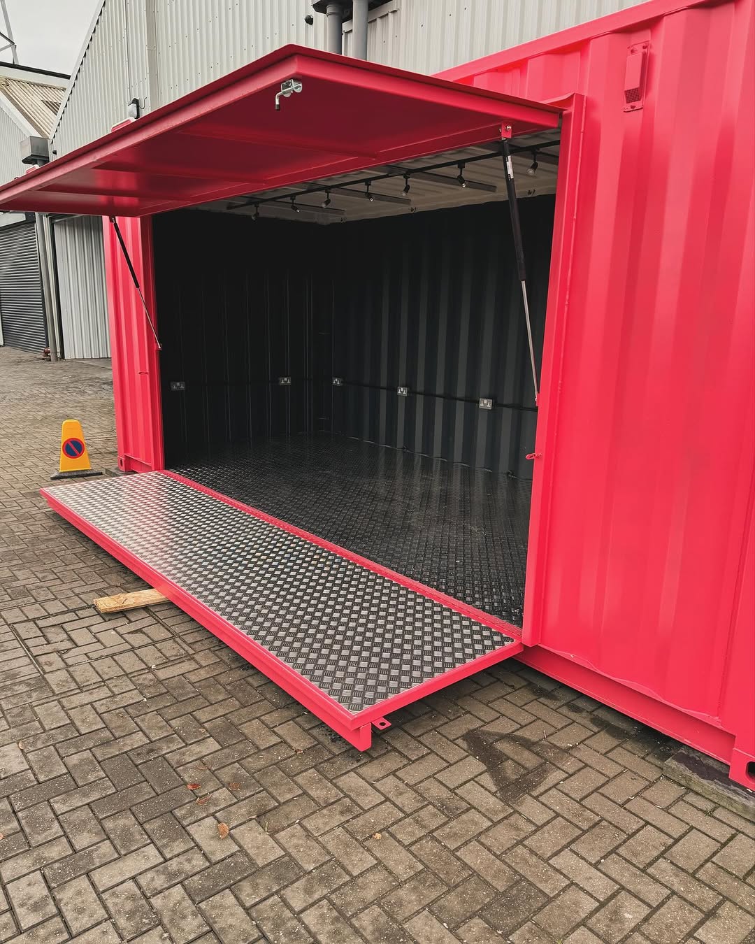 20ft (6m) Pop-Up Display Container | Exhibition & Retail Container