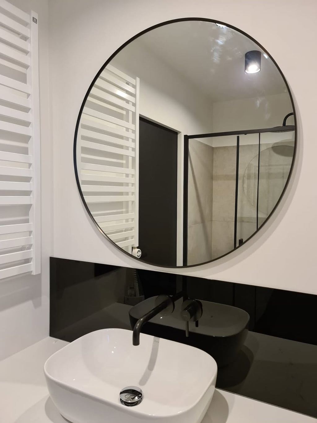 Modern Glass-Front Container Office / Studio