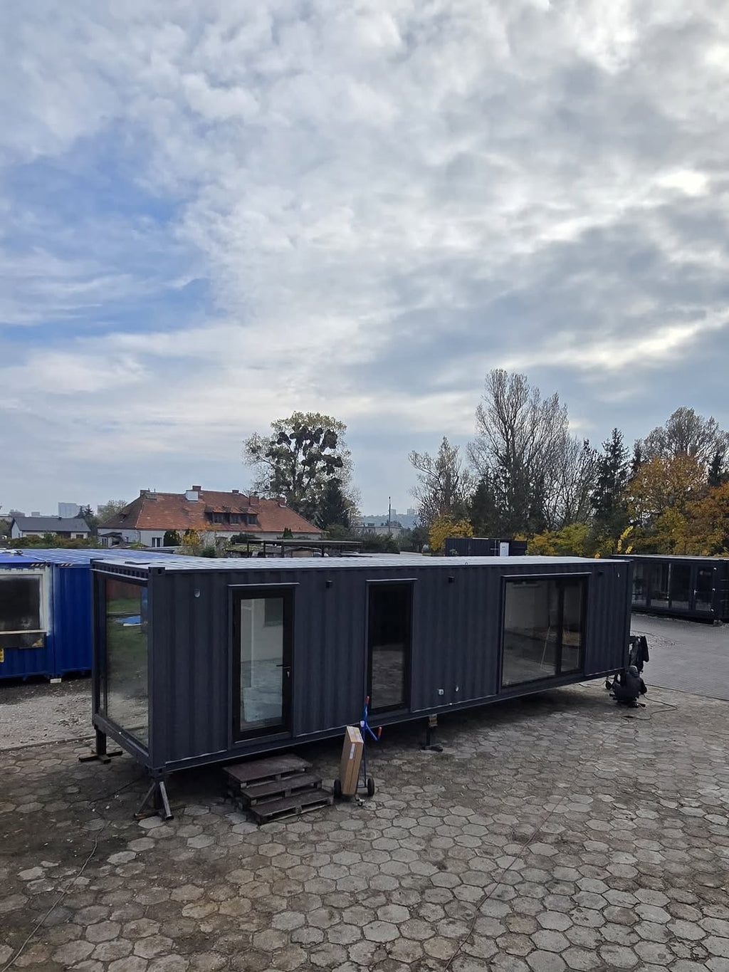 12m / 40ft Modern Glass-Front Container Office / Studio